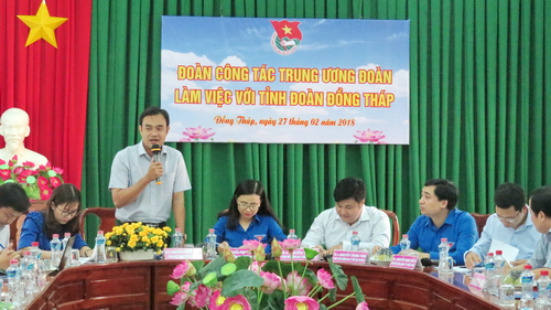 Đồng chí Nguyễn Văn Vũ Minh - Ủy viên Ban Thường vụ, Bí thư Tỉnh đoàn báo cáo các nội dung làm việc với đoàn công tác
